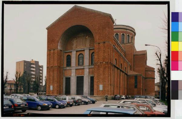 Meda - chiesa di Santa Maria Nascente - esterno - ingresso - cupola - parcheggio