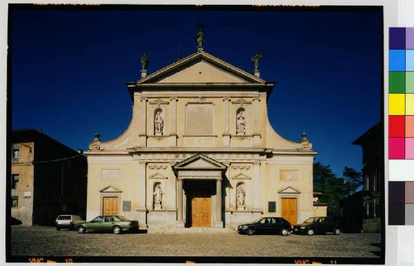 Meda - santuario Santo Crocefisso - facciata frontale - piazza