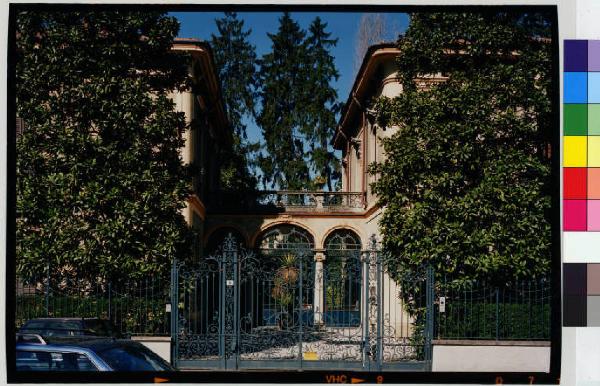 Meda - villa Lanzani - cancello d'ingresso