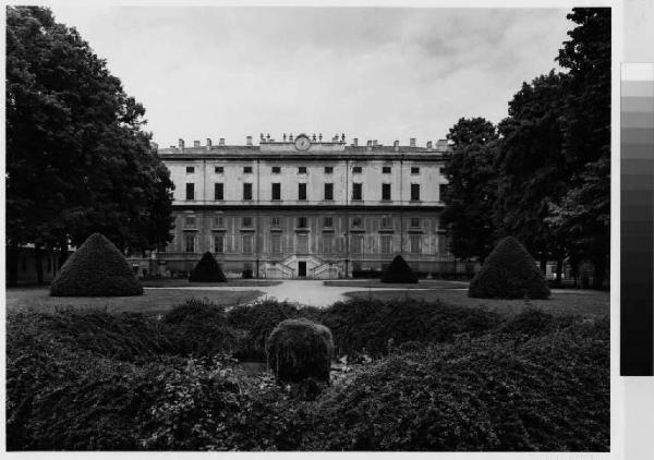 Monza - villa Reale - facciata principale - parco