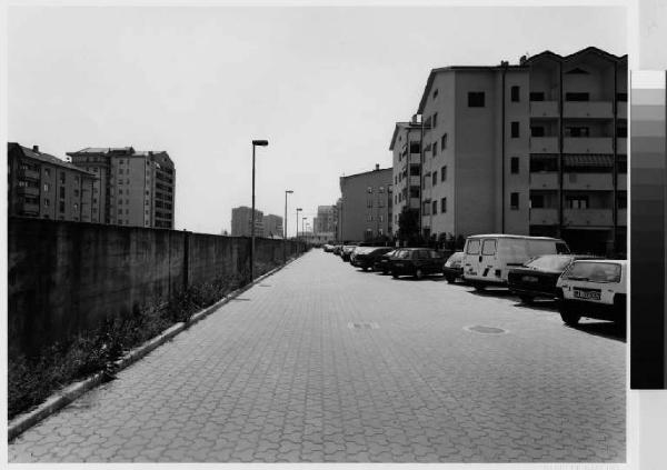 Monza - centro urbano - edilizia residenziale intensiva - edifici a torre - parcheggio
