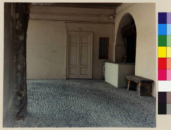 Bernareggio - corte Colonec - portico - cortile interno