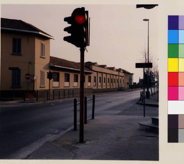 Bernareggio - stabilimento industriale - centro urbano - strada - semaforo