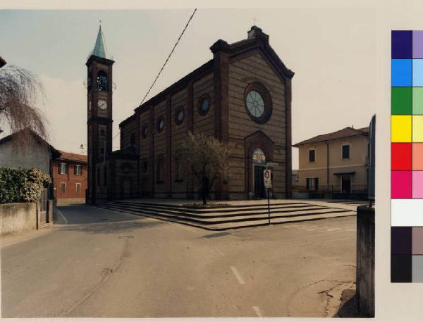 Bernareggio - località di villanova - chiesa di San Bartolomeo - piazza