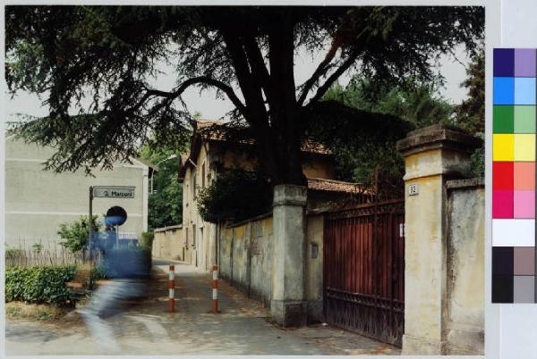 Mezzago - via G. Marconi - villa Redaelli - muro di cinta - cancello