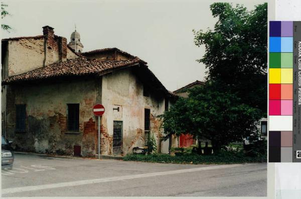 Sulbiate - via Trento - edificio rurale - strada