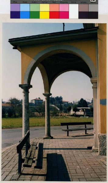 Lentate sul Seveso - frazione di Birago - cappella Sant'Anna - portico