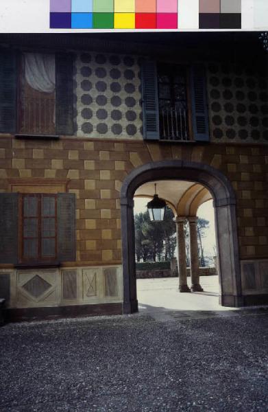 Lesmo - via casati - cascina Boffalora - portico d'ingresso