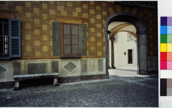 Lesmo - via casati - cascina Boffalora - facciata decorata - portico