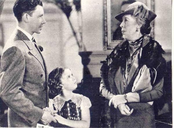 Scena del film "Little Miss Broadway" - regia Irving Cummings - 1938 - attori Shirley Temple, Edna May Oliver e George Murphy
