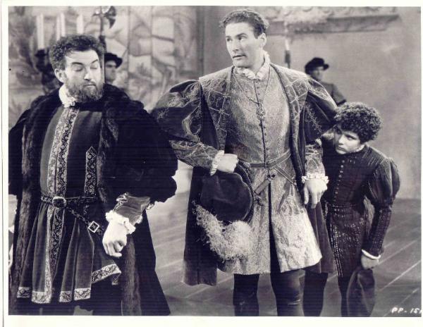 Scena del film "Il principe e il povero" - regia William Keighley - 1937 - attori Errol Flynn, Billy Mauch, Bobby Mauch (the Mauch Twins), Montagu Love e Claude Rains