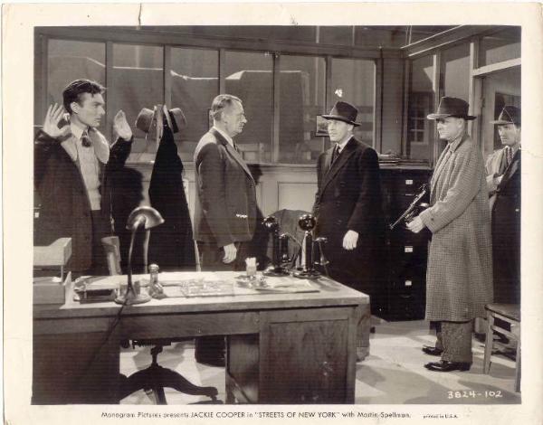 Scena del film "Gli eroi della strada" - regia di William Nigh - 1939