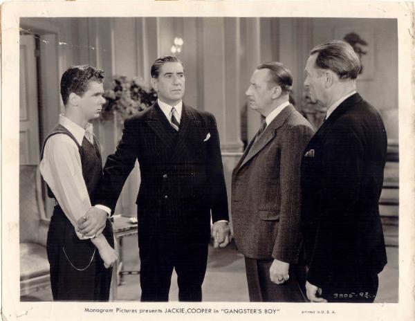 Scena del film "Il figlio del gangster" - regia di William Nigh - 1938 - attori Jackie Cooper, Robert Warwick e William Gould