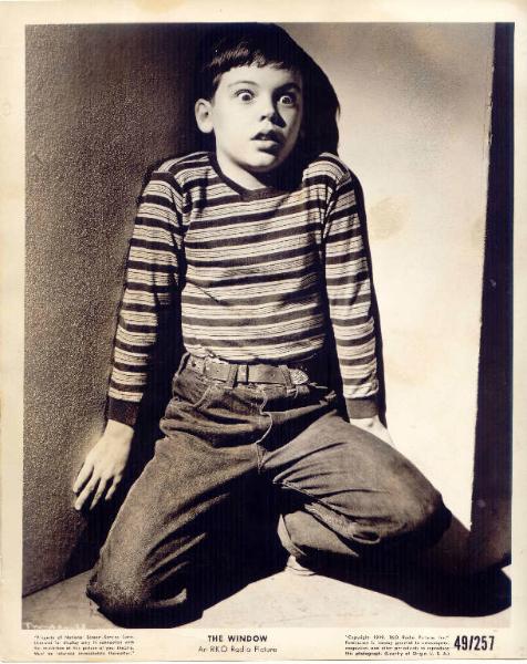 Scena del film "La finestra socchiusa" - regia Ted Tetzlaff - 1949 - attore Bobby Driscoll