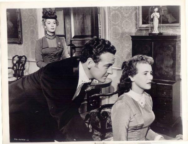Scena del film "Fuga nel tempo" - regia di Irving Reis - 1948 - attori Teresa Wright e David Niven