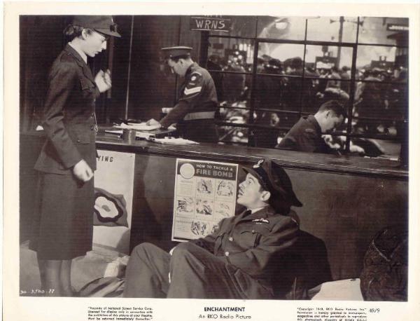 Scena del film "Fuga nel tempo" - regia di Irving Reis - 1948
