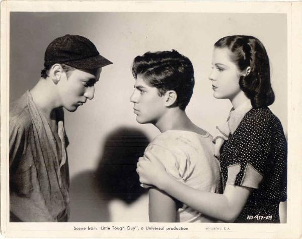 Scena del film "Little Tough Guy" - regia Harold Young - 1938 - attori Helen Parrish, Billy Halop e Huntz Hall
