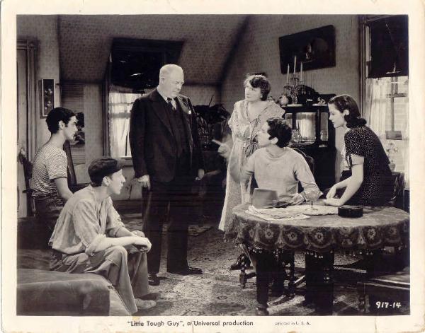 Scena del film "Little Tough Guy" - regia Harold Young - 1938 - attori Helen Parrish, Gabriel Dell, Hally E. Chester e Huntz Hall