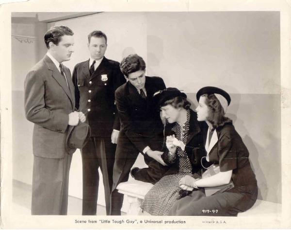 Scena del film "Little Tough Guy" - regia Harold Young - 1938 - attori Helen Parrish, Robert Wilcox e Billy Halop