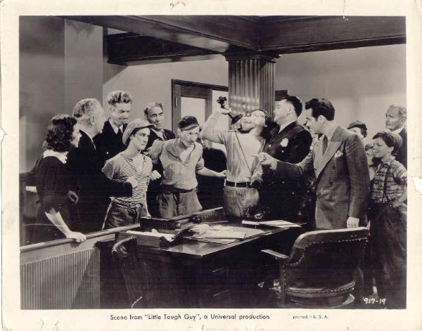 Scena del film "Little Tough Guy" - regia Harold Young - 1938 - attori Gabriel Dell, Hally E. Chester e Huntz Hall