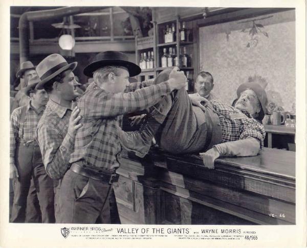 Scena del film "La valle dei giganti" - regia William Keighley - 1938