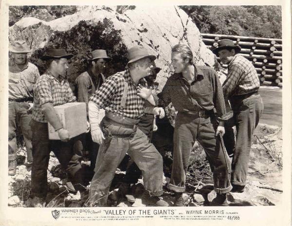 Scena del film "La valle dei giganti" - regia William Keighley - 1938 - attore Wayne Morris