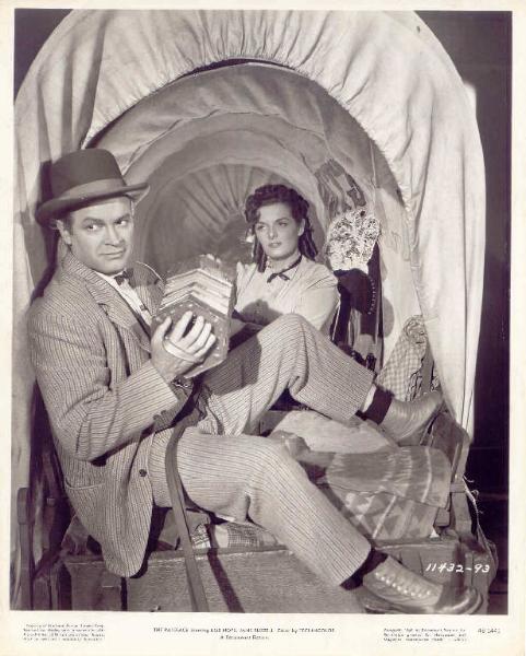 Scena del film "Viso pallido" - regia Norman Z. McLeod - 1948 - attori Bob Hope e Jane Russel