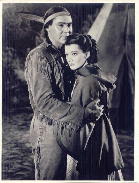Scena del film "Rocce rosse" (Davy Crockett, Indian Scout) - regia Lew Landers - 1950 - attori Philip Reed e Ellen Drew