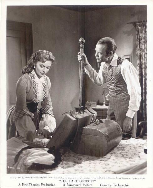 Scena del film "L'assedio di Fort Point" (The Last Outpost) - regia Lewis R. Foster - 1951 - attrice Rhonda Fleming