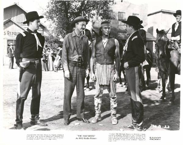 Scena del film "La carica degli apaches" - regia Stuart Gilmore - 1952