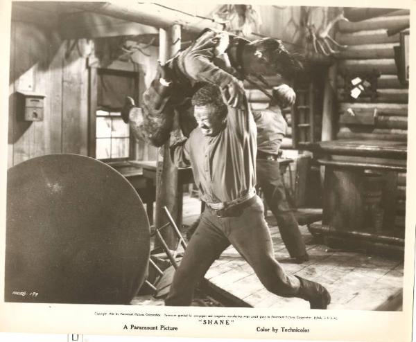 Scena del film "Il cavaliere della valle solitaria" - regia George Stevens - 1953 - attore Van Heflin
