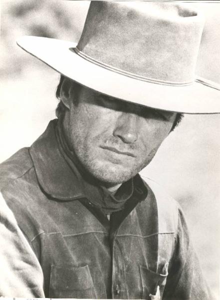 Scena del film "Impiccalo più in alto" - regia Ted Post - 1968 - attore Clint Eastwood