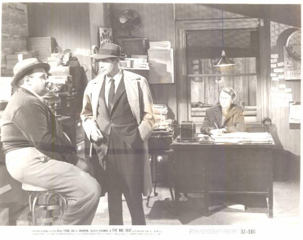 Scena del film "Il grande caldo" - regia Fritz Lang - 1953 - attore Glenn Ford