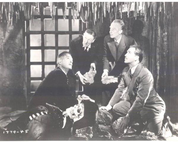 Scena del film "La squadra speciale di Bulldog Drummond" - regia James P. Hogan - 1939