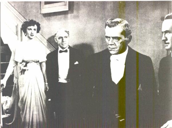 Scena del film "British Intelligence" - regia Terry O. Morse - 1940 - attore Boris Karloff, Margaret Lindsay, Holmes Herbert e Leonard Mudie