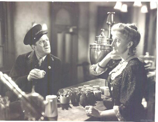 Scena del film "Breve incontro" - regia David Lean - 1945 - attori Stanley Holloway e Joyce Carey