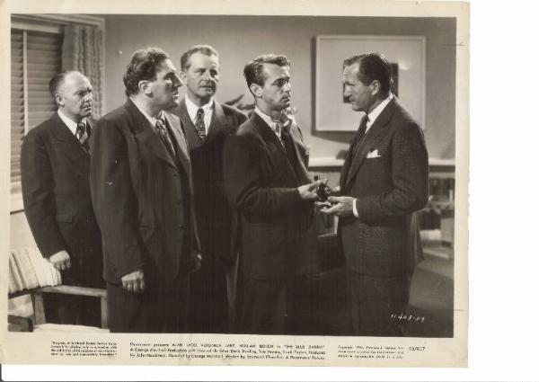 Scena del film "La dalia azzurra" - regia George Marshall - 1946 - attori Alan Ladd e William Bendix