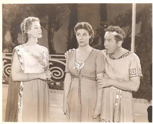 Scena del film "Helzapoppin in Grecia" - regia A. Edward Sutherland - 1940