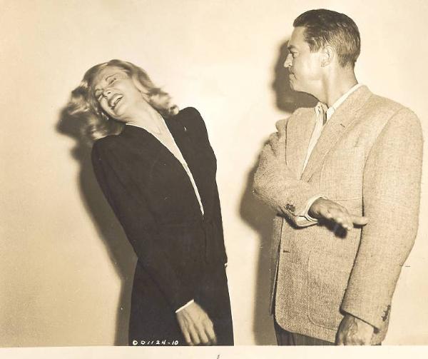 Scena del film "Per tutta la vita" - regia Robert Gordon - 1947 - attori Chester Morris e Constance Dowling