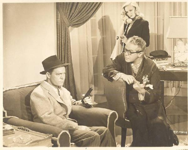 Scena del film "Per tutta la vita" - regia Robert Gordon - 1947 - attori Chester Morris, Constance Dowling e Steven Geray