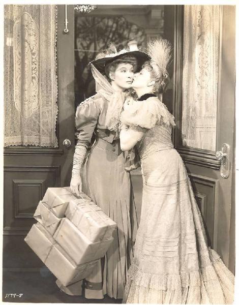 Scena del film "Fiori nella polvere" - regia Mervyn Le Roy - 1941 - attrice Greer Garson
