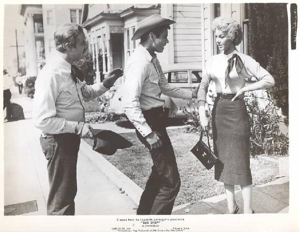 Scena del film "Fermata d'autobus" - regia Joshua Logan - 1956 - attori Marilyn Monroe e Don Murray