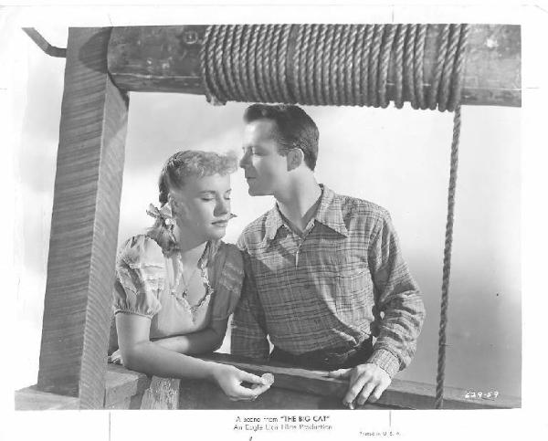 Scena del film "La montagna rossa" - regia Phil Karlson - 1949 - attori Lon McCallister e Peggy Ann Garner