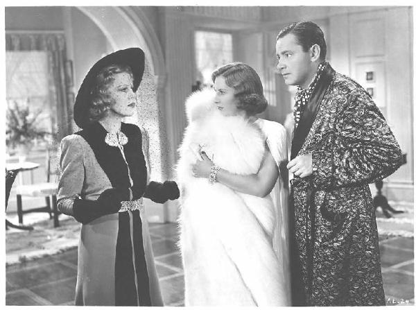 Scena del film "Pronto per due" - regia Alfred Santell - 1937 - attori Barbara Stanwyck, Herbert Marshall e Glenda Farrell