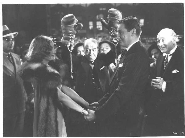 Scena del film "Pronto per due" - regia Alfred Santell - 1937 - attori Barbara Stanwyck, Herbert Marshall e Donald Meek