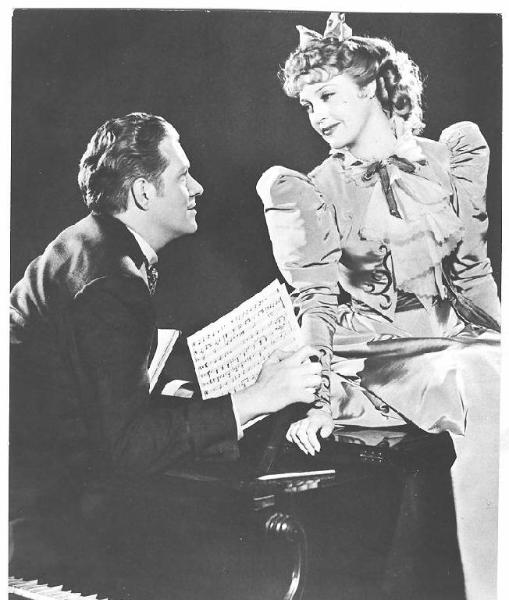 Scena del film "Tzigana" - regia V. S. Van Dyke - 1940 - attori Jeanette MacDonald e Nelson Eddy