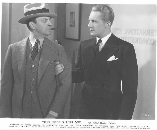 Scena del film "La forza dell'amore" - regia Leigh Jason - 1936 - attori Gene Raymond e Ned Sparks