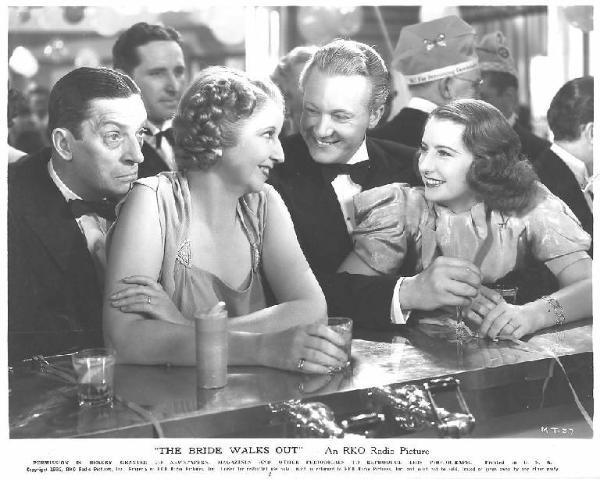 Scena del film "La forza dell'amore" - regia Leigh Jason - 1936 - attori Gene Raymond, Ned Sparks, Barbara Stanwyck e Helen Broderick