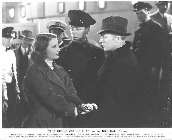 Scena del film "La forza dell'amore" - regia Leigh Jason - 1936 - attori Gene Raymond e Barbara Stanwyck