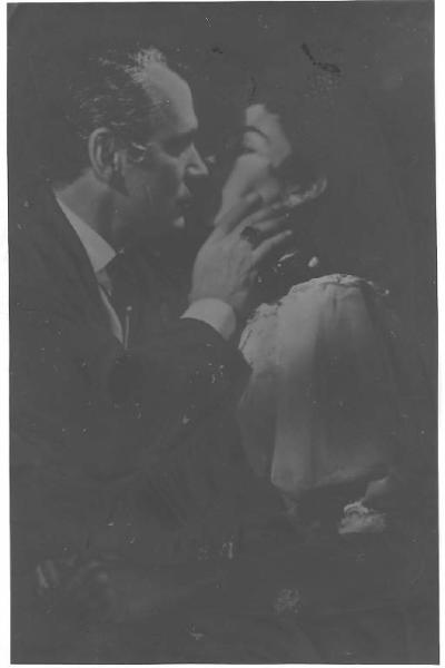 Scena del film "Gli occhi che non sorrisero" - regia William Wyler - 1952 - attori Laurence Olivier e Jennifer Jones